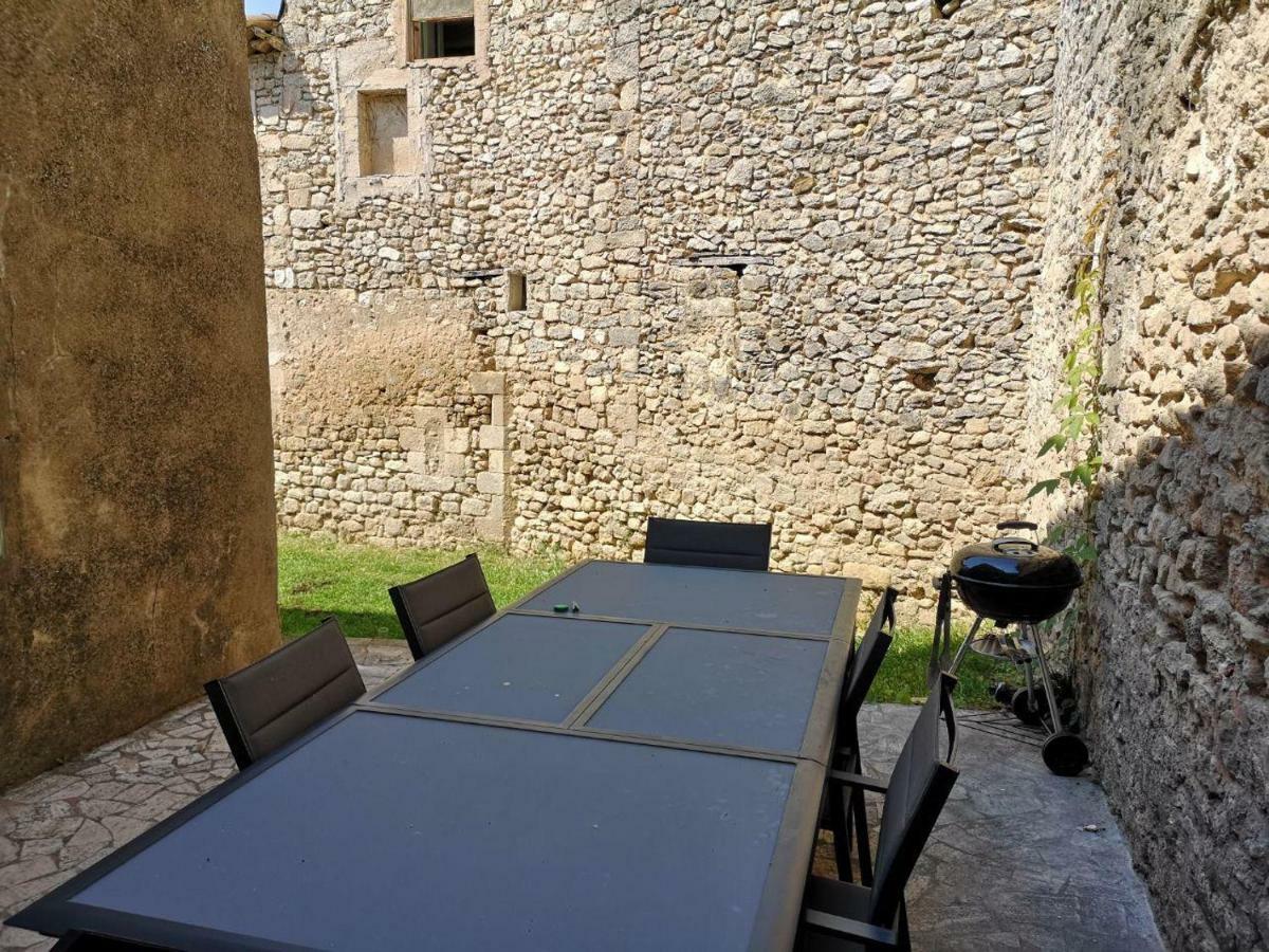La Maison Bleue Cereste Exterior photo